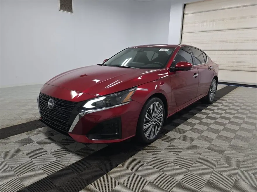 2024 Nissan Altima SL photo 1