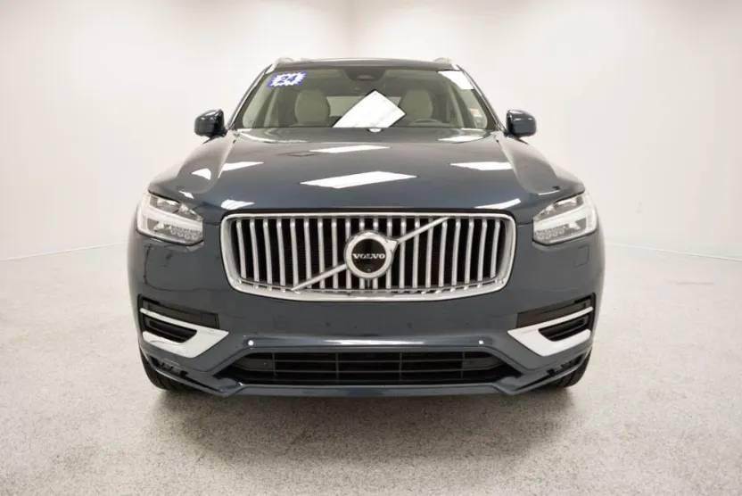 2024 Volvo XC90 Plus photo 1