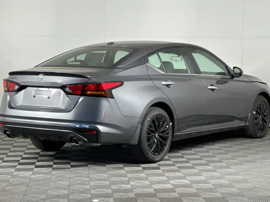 2025 Nissan Altima 2.5 SV photo 1