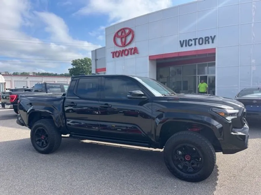 2025 Toyota Tacoma TRD Pro 4x4 photo 1