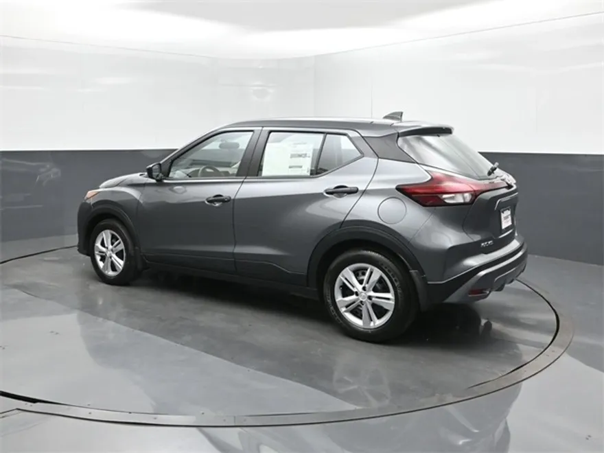 2025 Nissan Kicks Play S photo 1