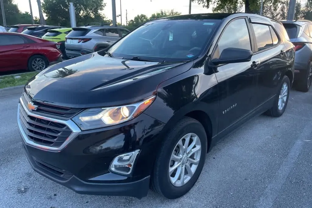 2021 Chevrolet Equinox LS photo 1