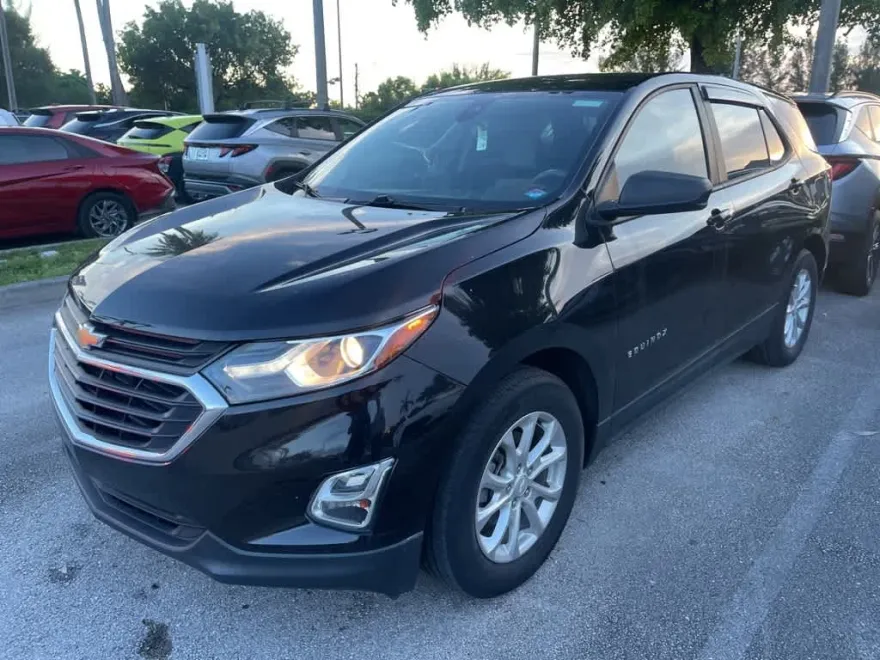 2021 Chevrolet Equinox LS photo 1