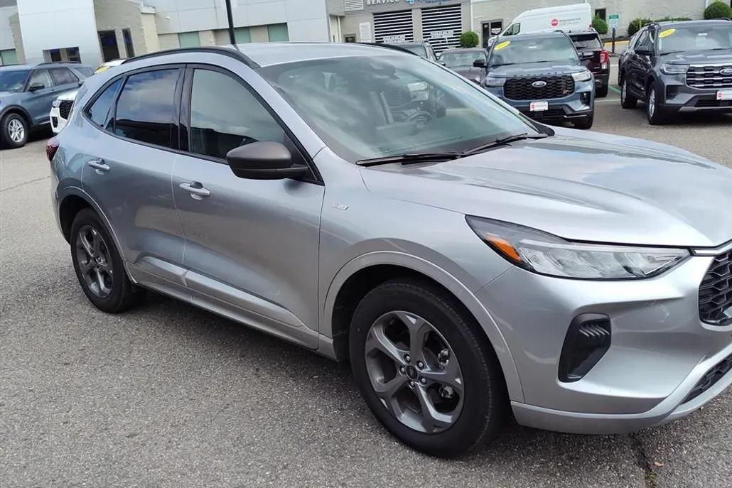 2023 Ford Escape ST-Line photo 1
