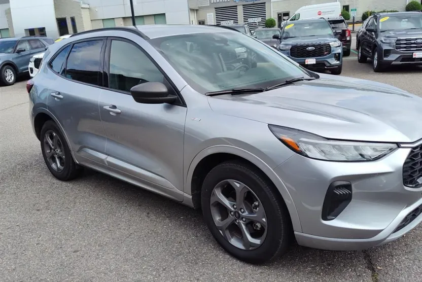 2023 Ford Escape ST-Line photo 1