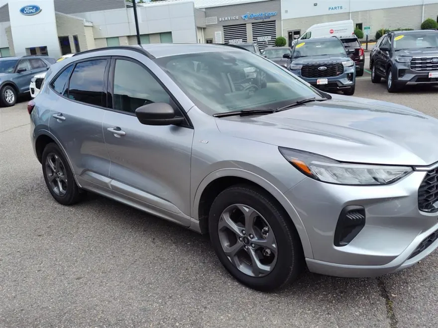 2023 Ford Escape ST-Line photo 1