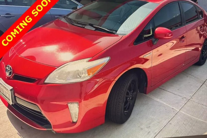 2013 Toyota Prius Three photo 1