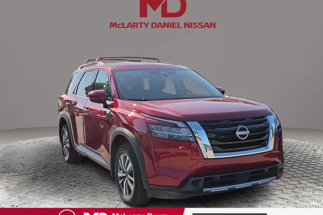 2024 Nissan Pathfinder SL photo 1