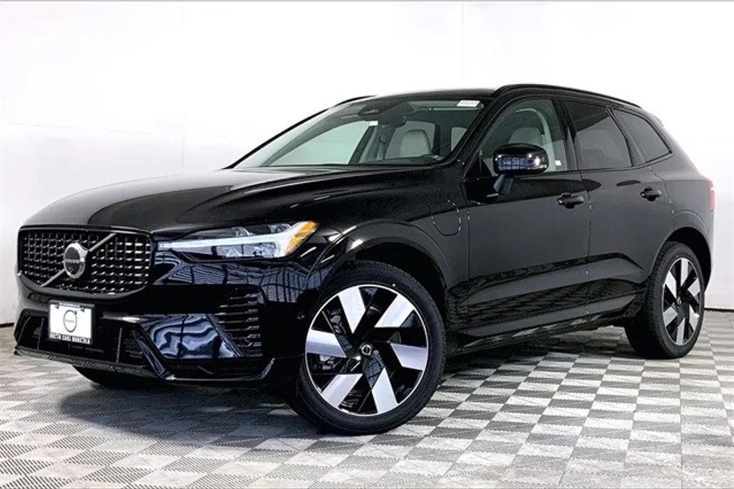 2025 Volvo XC60 Hybrid T8 Plus photo 1
