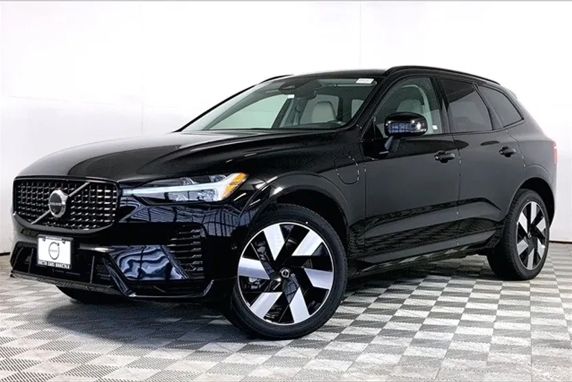 2025 Volvo XC60 Hybrid T8 Plus photo 1