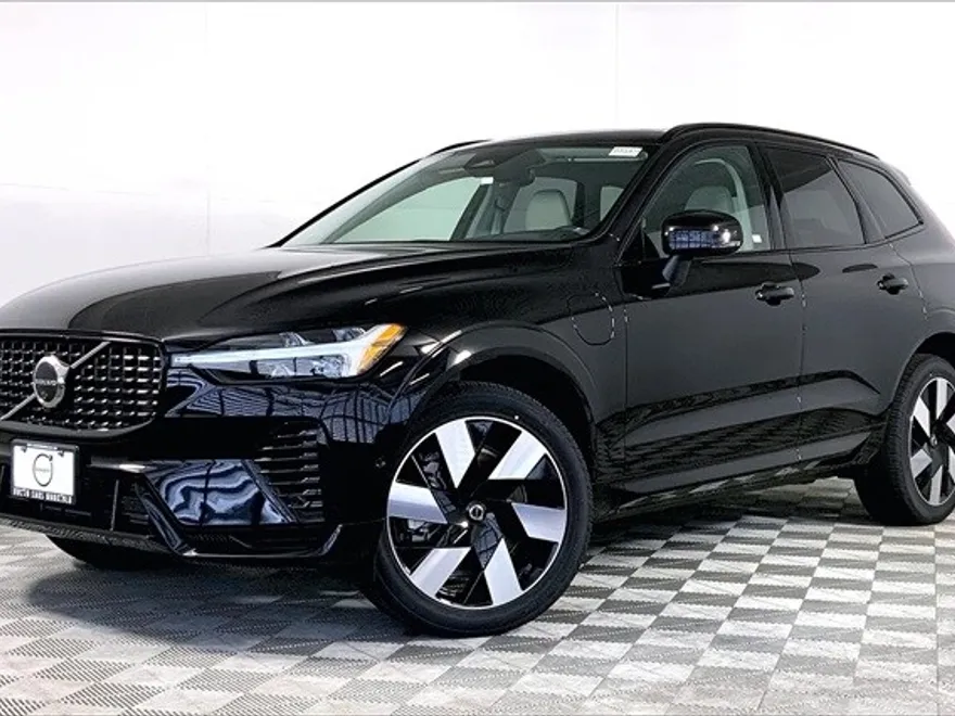 2025 Volvo XC60 Hybrid T8 Plus photo 1