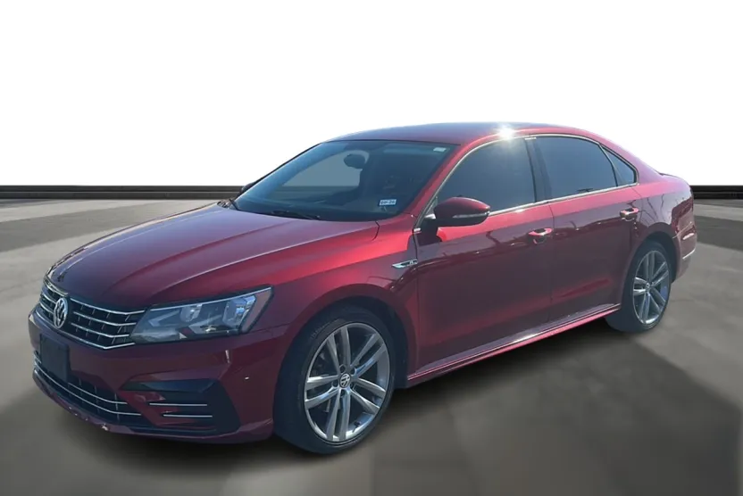 2018 Volkswagen Passat S R-Line photo 1