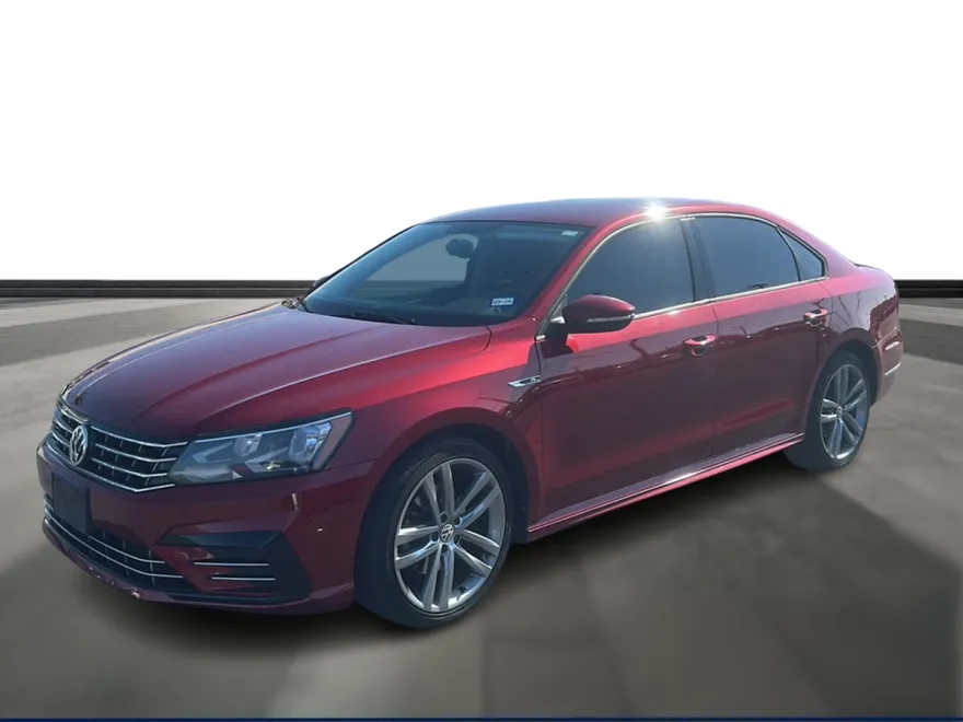 2018 Volkswagen Passat S R-Line photo 1