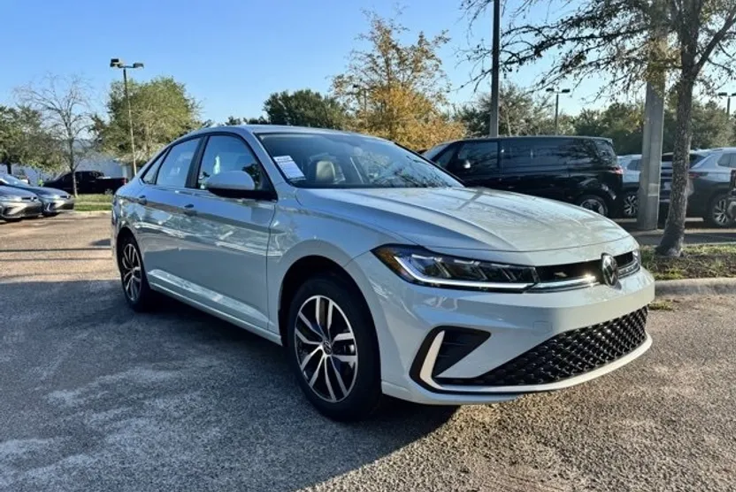 2025 Volkswagen Jetta SE photo 1