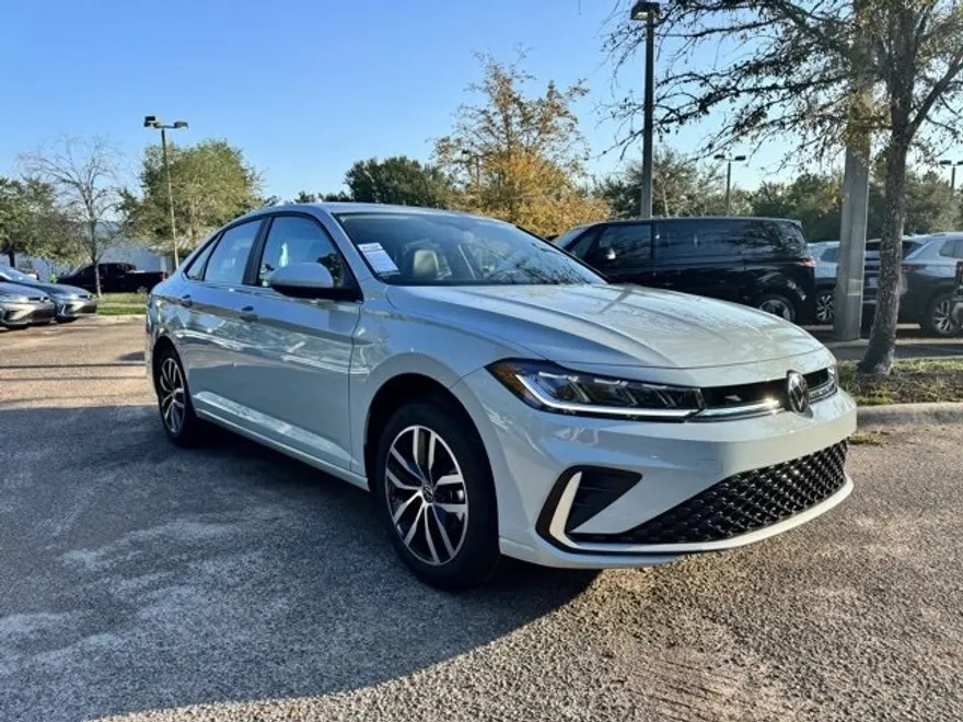 2025 Volkswagen Jetta SE photo 1