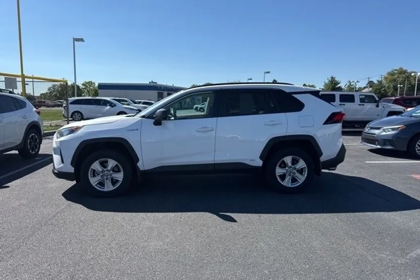 2021 Toyota RAV4 Hybrid LE photo 1