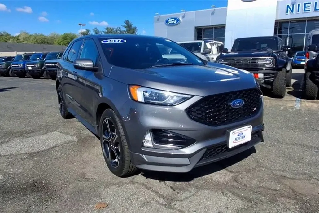 2021 Ford Edge ST photo 1
