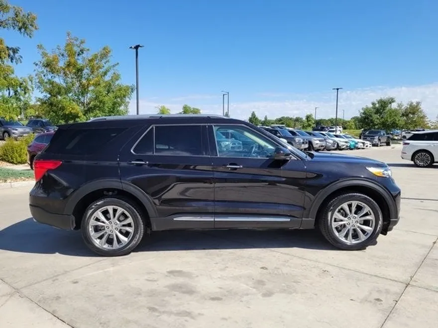 2024 Ford Explorer Limited photo 1