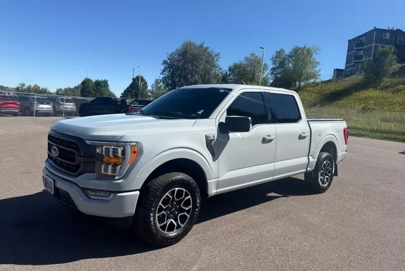 2023 Ford F-150 XLT photo 1