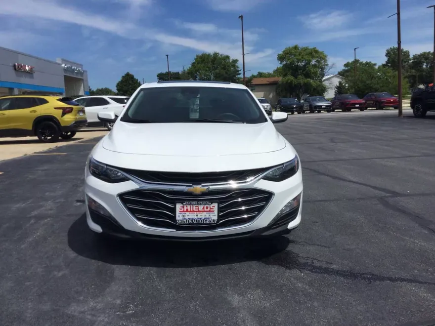 2024 Chevrolet Malibu 1LT photo 1
