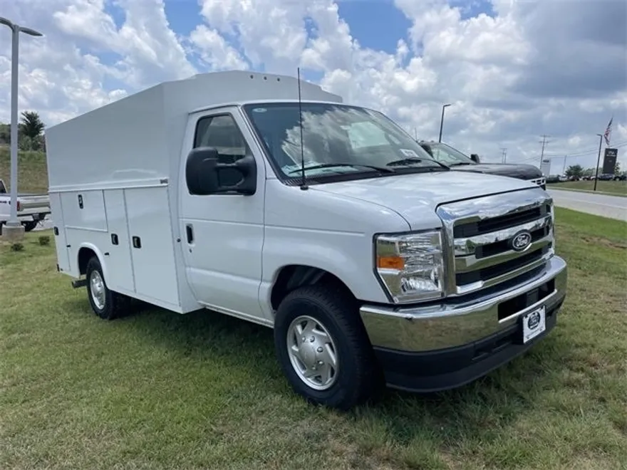 2026 Ford E-350 Base photo 1