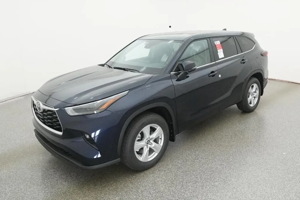 2025 Toyota Highlander LE photo 1