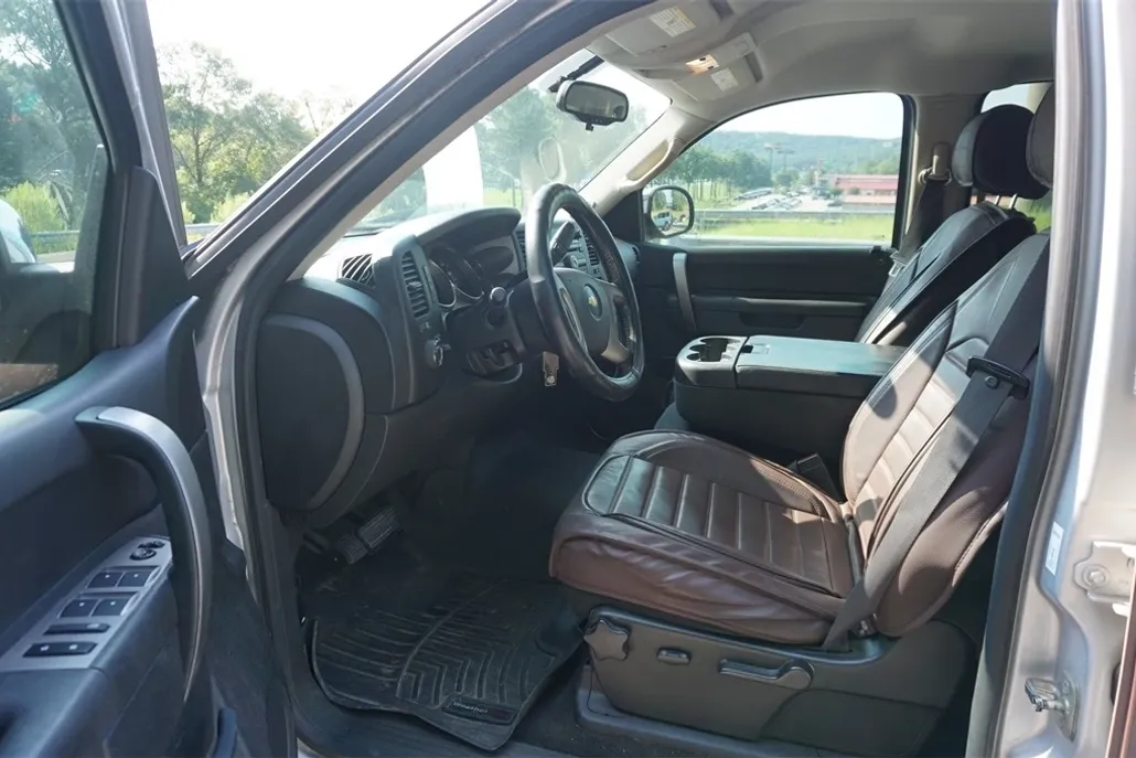 2012 Chevrolet Silverado 1500 LT photo 1
