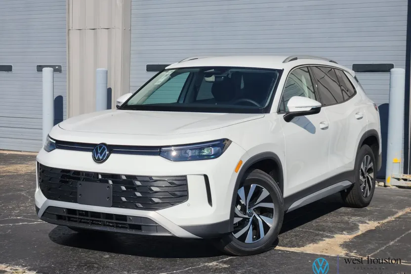 2025 Volkswagen Tiguan S photo 1