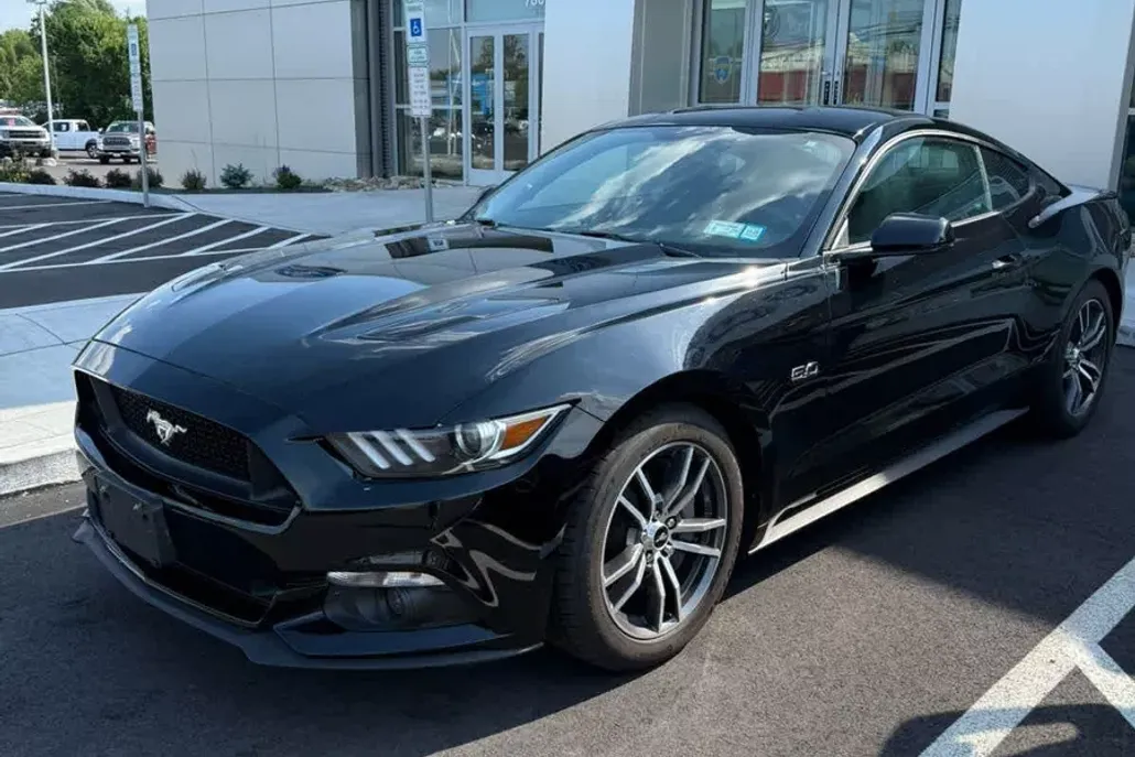 2017 Ford Mustang GT Premium photo 1
