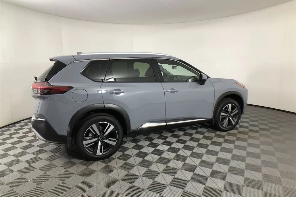 2023 Nissan Rogue Platinum photo 1