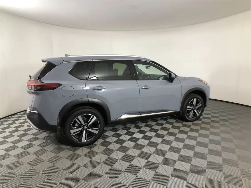 2023 Nissan Rogue Platinum photo 1