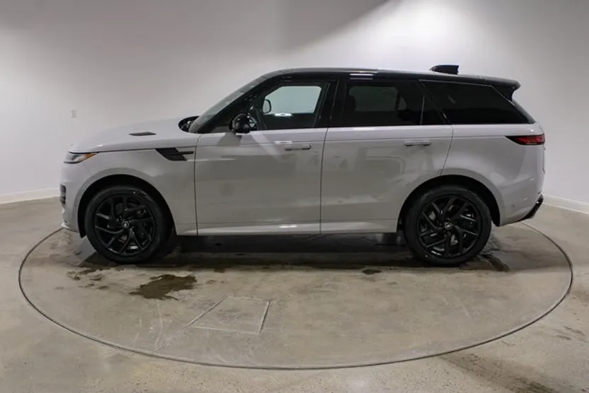 2025 Land Rover Range Rover Sport SE photo 1