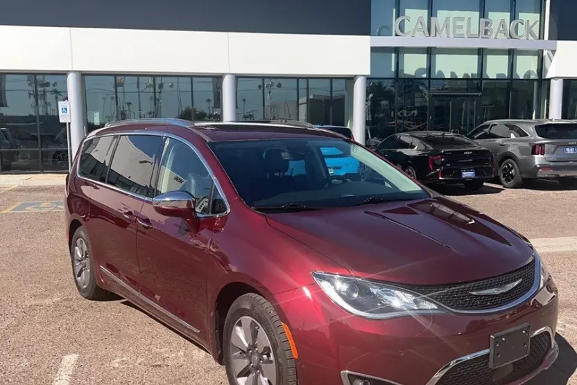 2020 Chrysler Pacifica Hybrid Limited photo 1