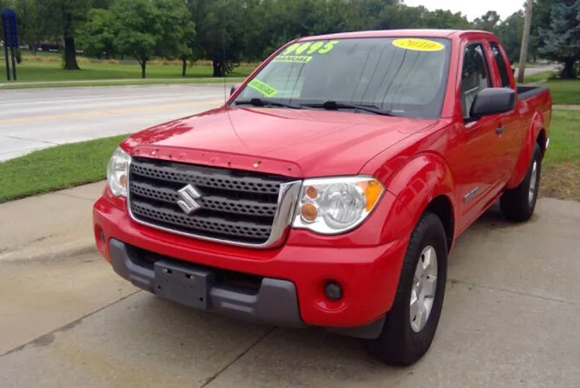 2010 Suzuki Equator photo 1
