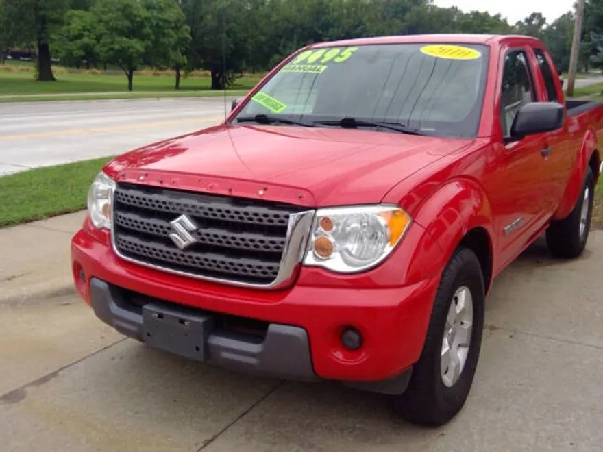 2010 Suzuki Equator photo 1
