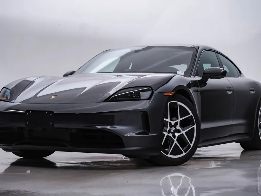 2025 Porsche Taycan photo 1