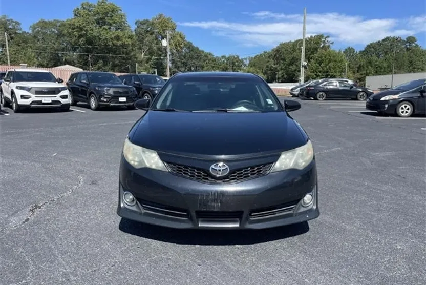 2012 Toyota Camry SE photo 1