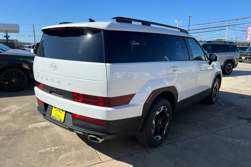 2025 Hyundai Santa Fe SEL photo 1