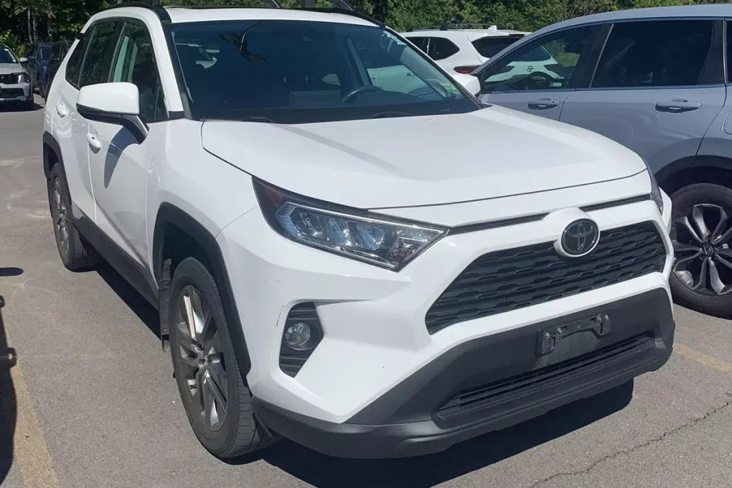 2020 Toyota RAV4 XLE Premium photo 1