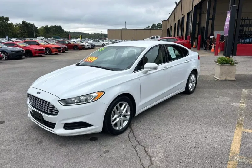 2015 Ford Fusion SE photo 1