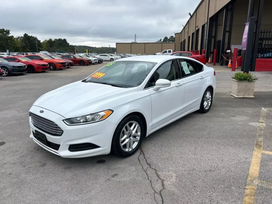 2015 Ford Fusion SE photo 1