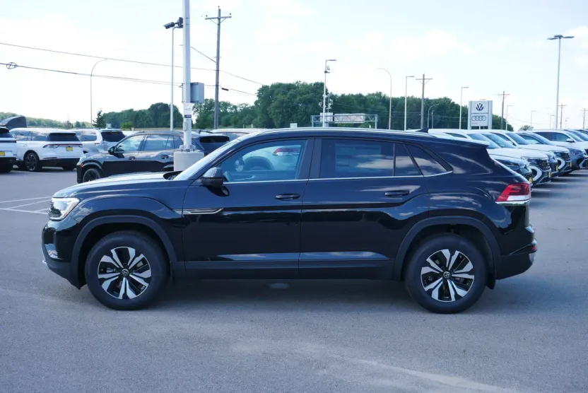 2025 Volkswagen Atlas Cross Sport SE photo 1