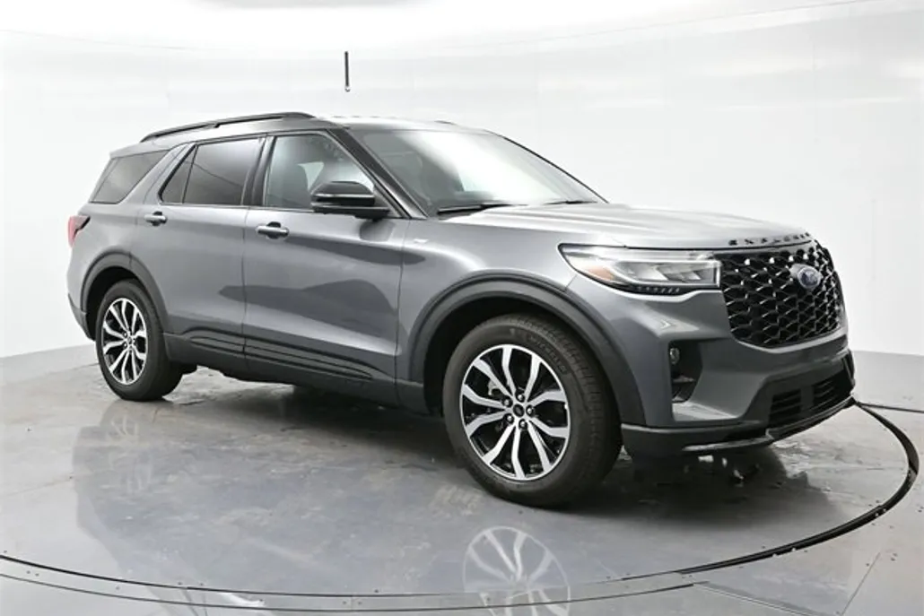 2025 Ford Explorer ST-Line photo 1
