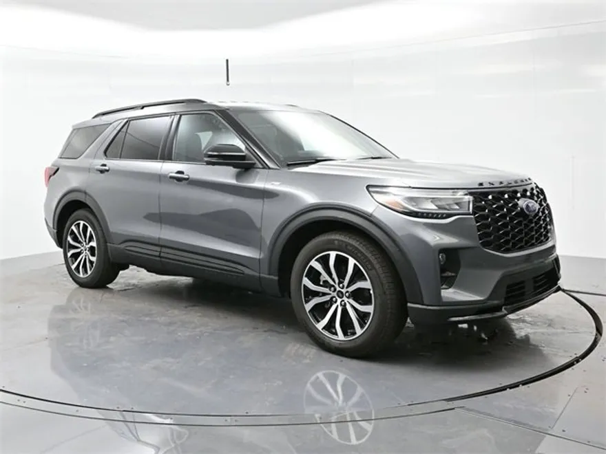 2025 Ford Explorer ST-Line photo 1