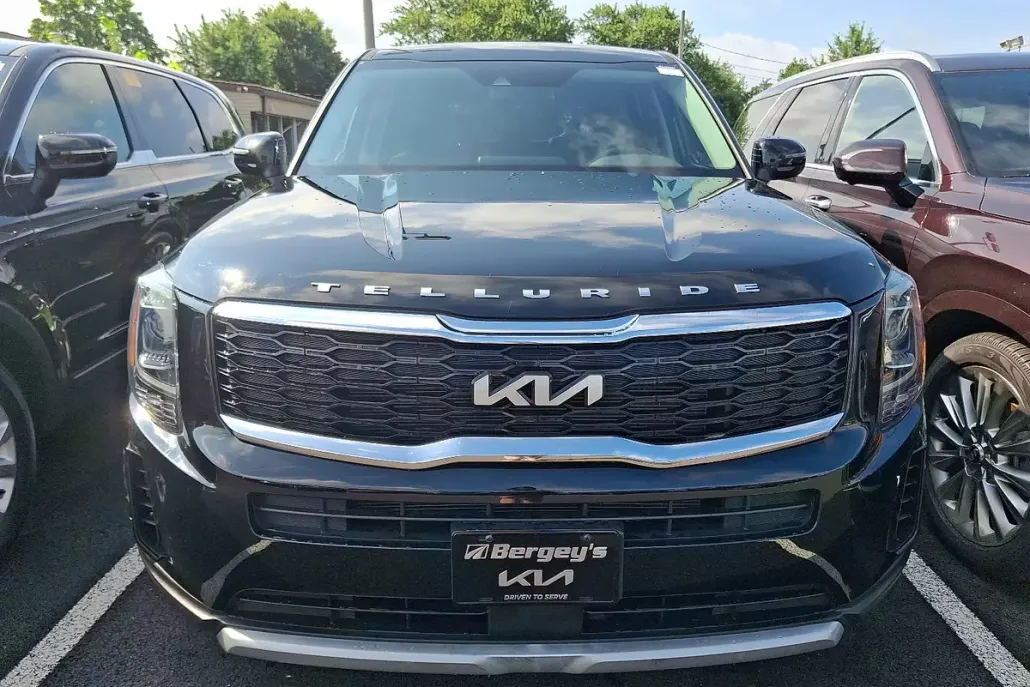 2022 Kia Telluride LX photo 1