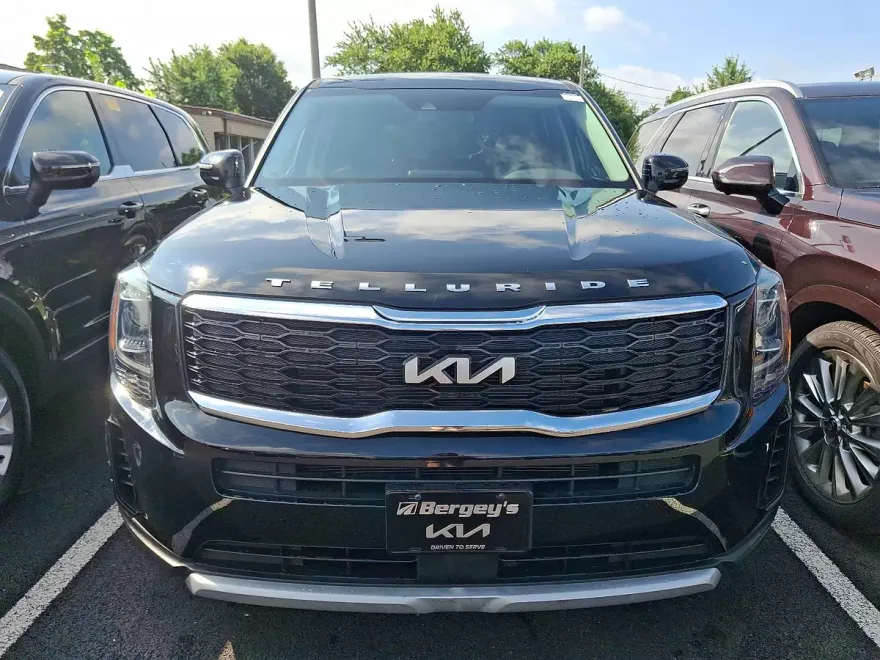 2022 Kia Telluride LX photo 1