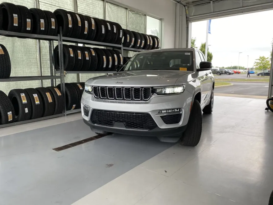 2022 Jeep Grand Cherokee Limited photo 1
