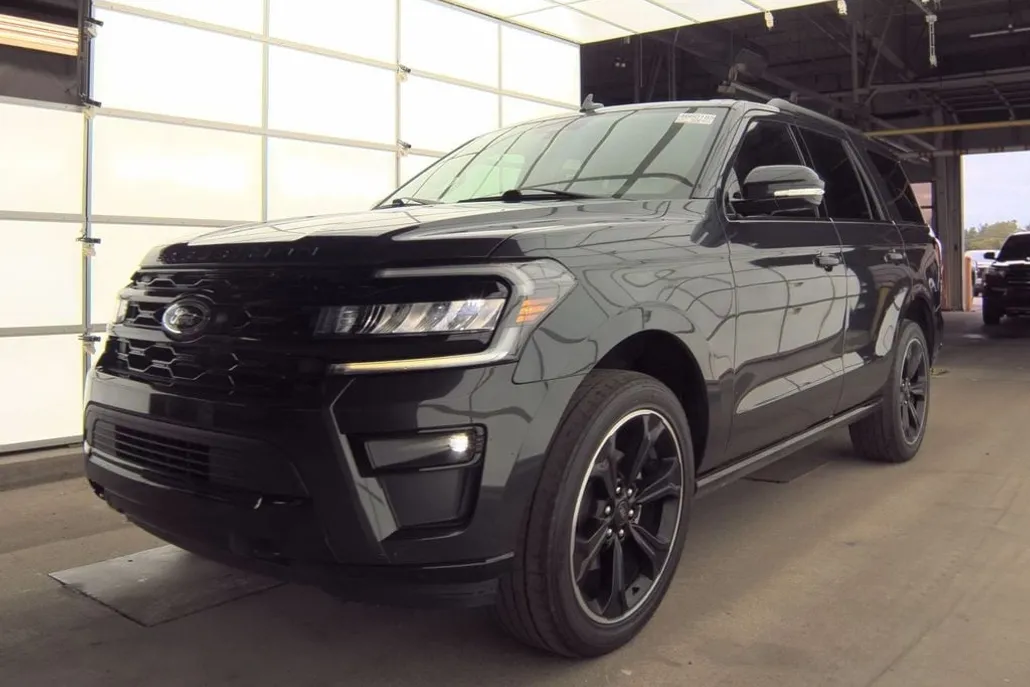 2022 Ford Expedition Limited photo 1