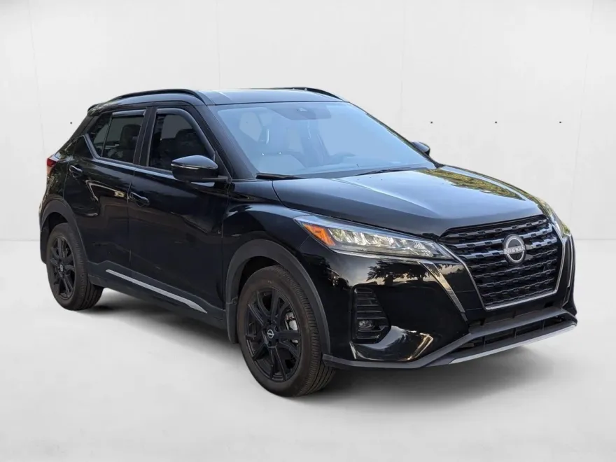 2024 Nissan Kicks SR photo 1