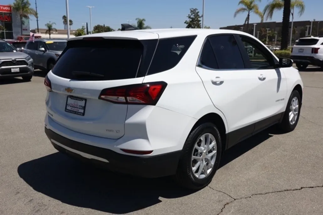 2024 Chevrolet Equinox LT photo 1